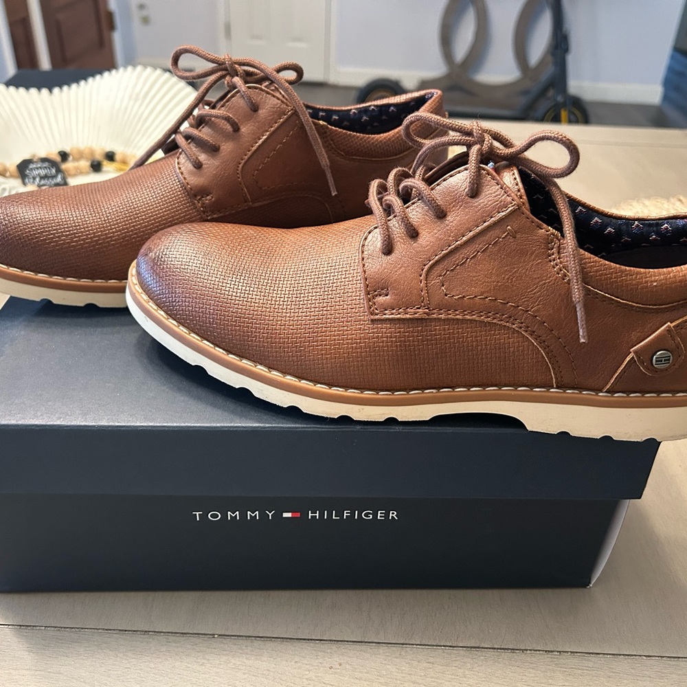 Tommy Hilfiger Men's Brown Shoes Sz 8.5 (Like New)